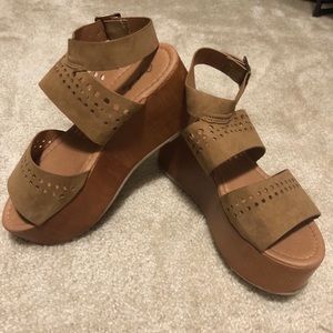 Platform sandals